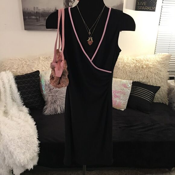 EXPRESS side Rouched Dress with baby pink border! - Picture 2 of 6